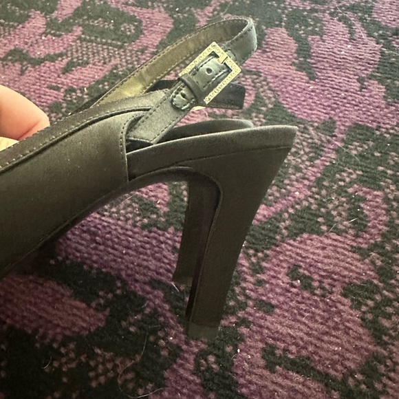 Mootsies Tootsies Black sling back peep toe heels. Size 7 - Picture 12 of 12